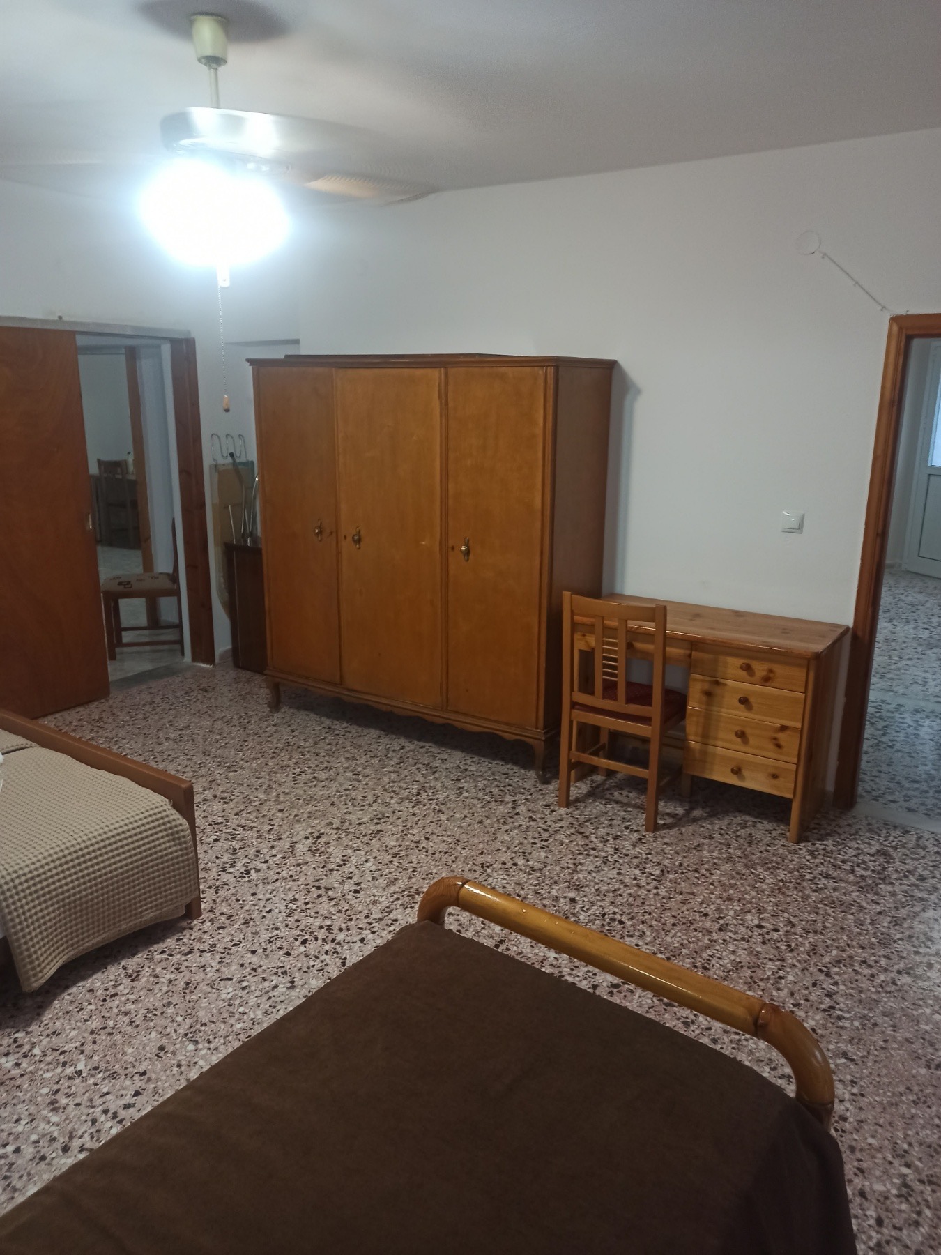 Bedroom storage and desk at Villa Kakoliri