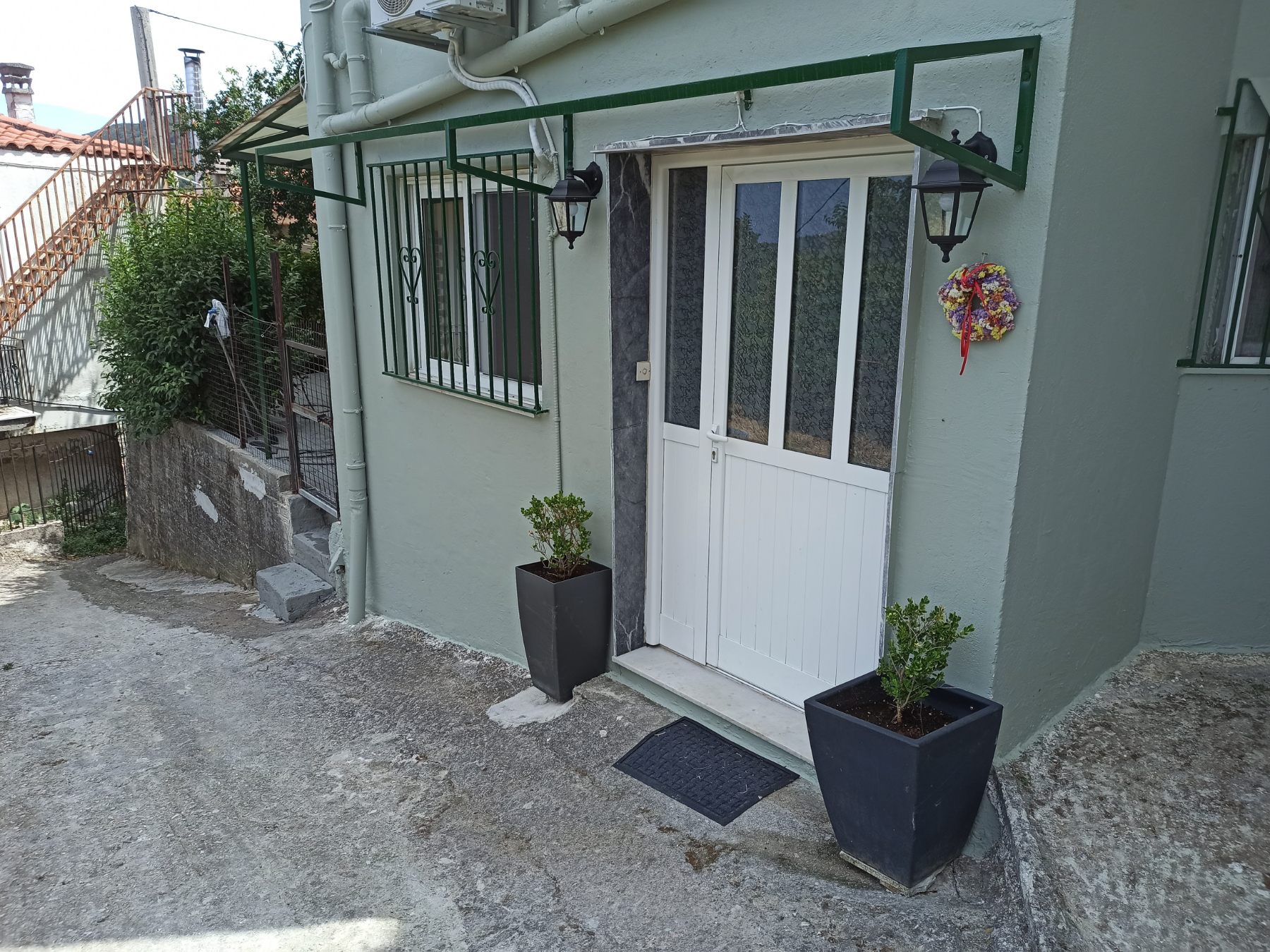 Entrance to Villa Kakoliri